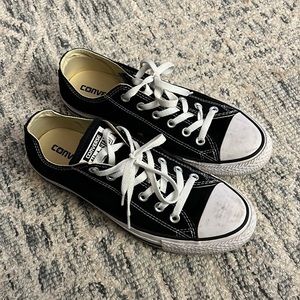 Like new low top black Converse
